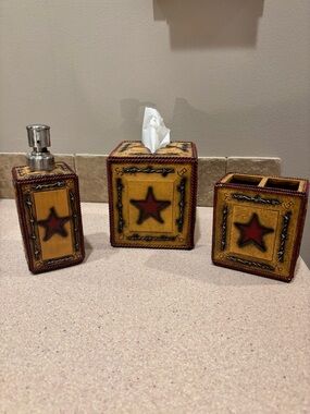 Rustic Red Star Yellow Bath Accessory Set by